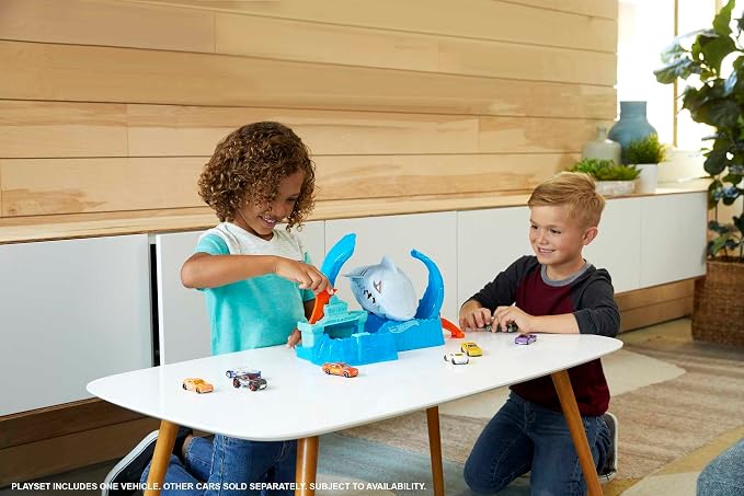 Hot Wheels Robo Shark Color-Shifting Track Set